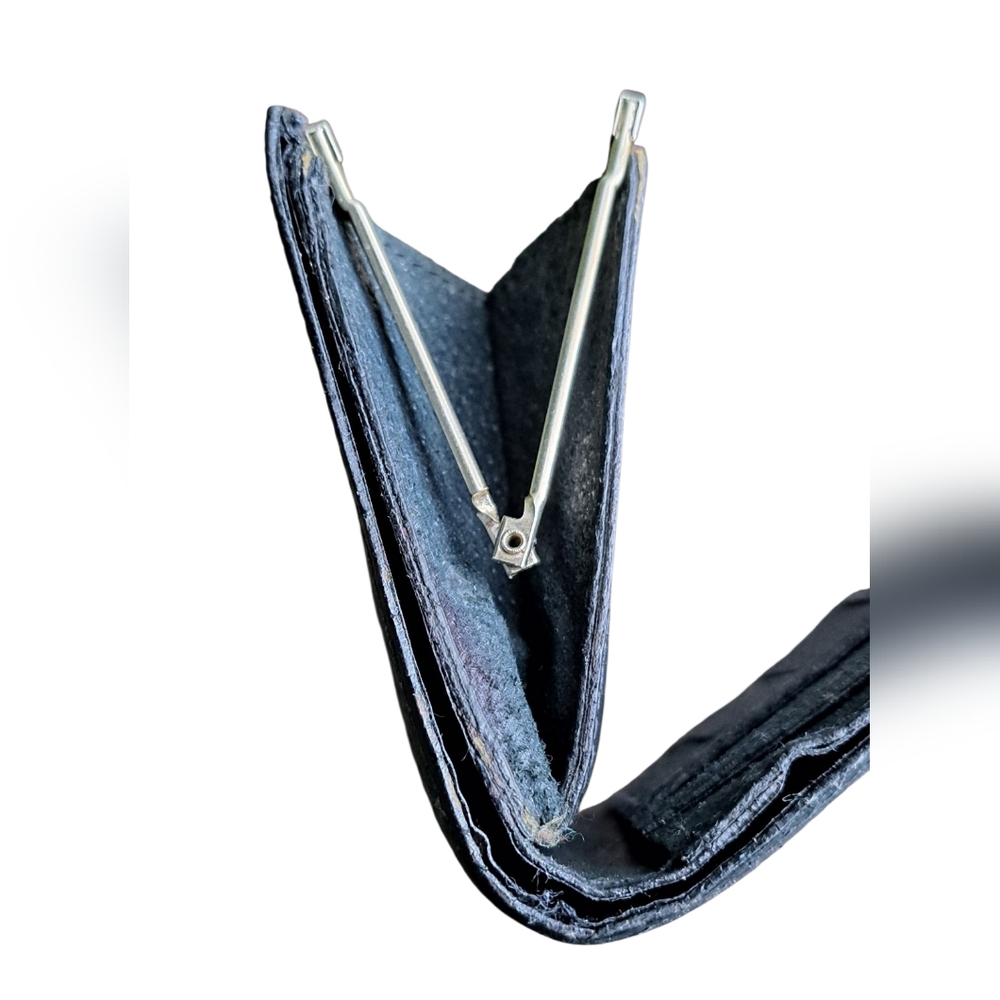 EC Vintage Gucci Monogram Wallet with Red and Blue Stripe - Picture 13 of 14